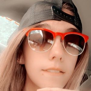 Meet your Posher, Dusty